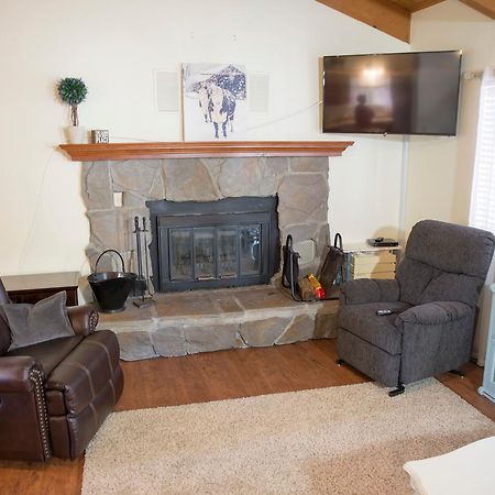 Lovely Mountain Lake Chalet By Yosemite: Equipped! Гровленд Екстер'єр фото